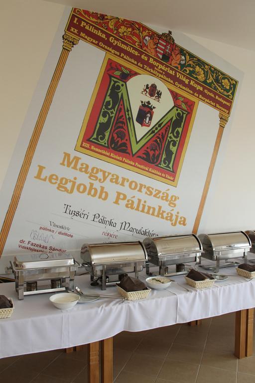 Tuzseri Palinka Tanya Eksteriør bilde